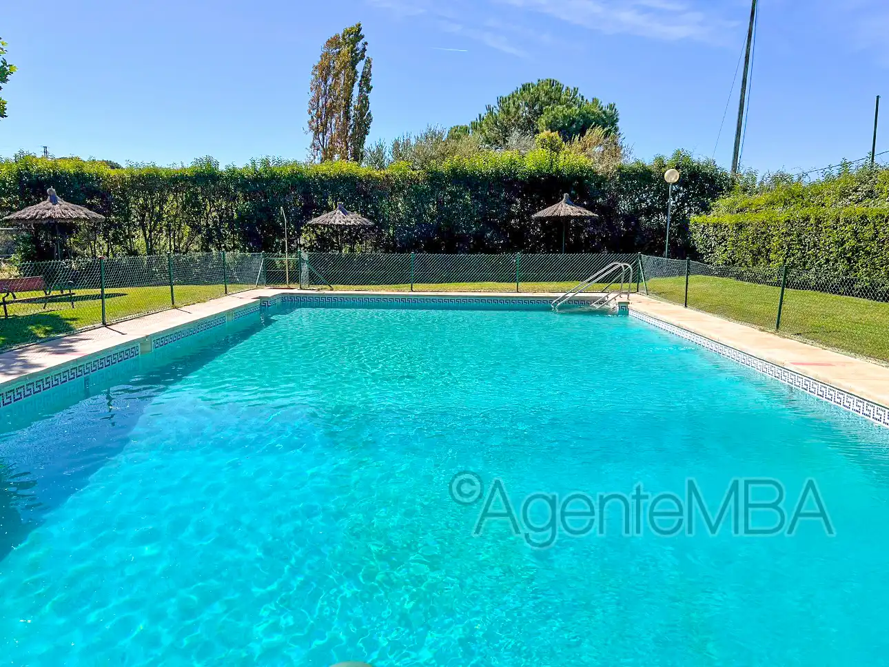 Schwimmbecken von Wohnung zur Miete in Majadahonda mit Klimaanlage, Heizung und Parkett