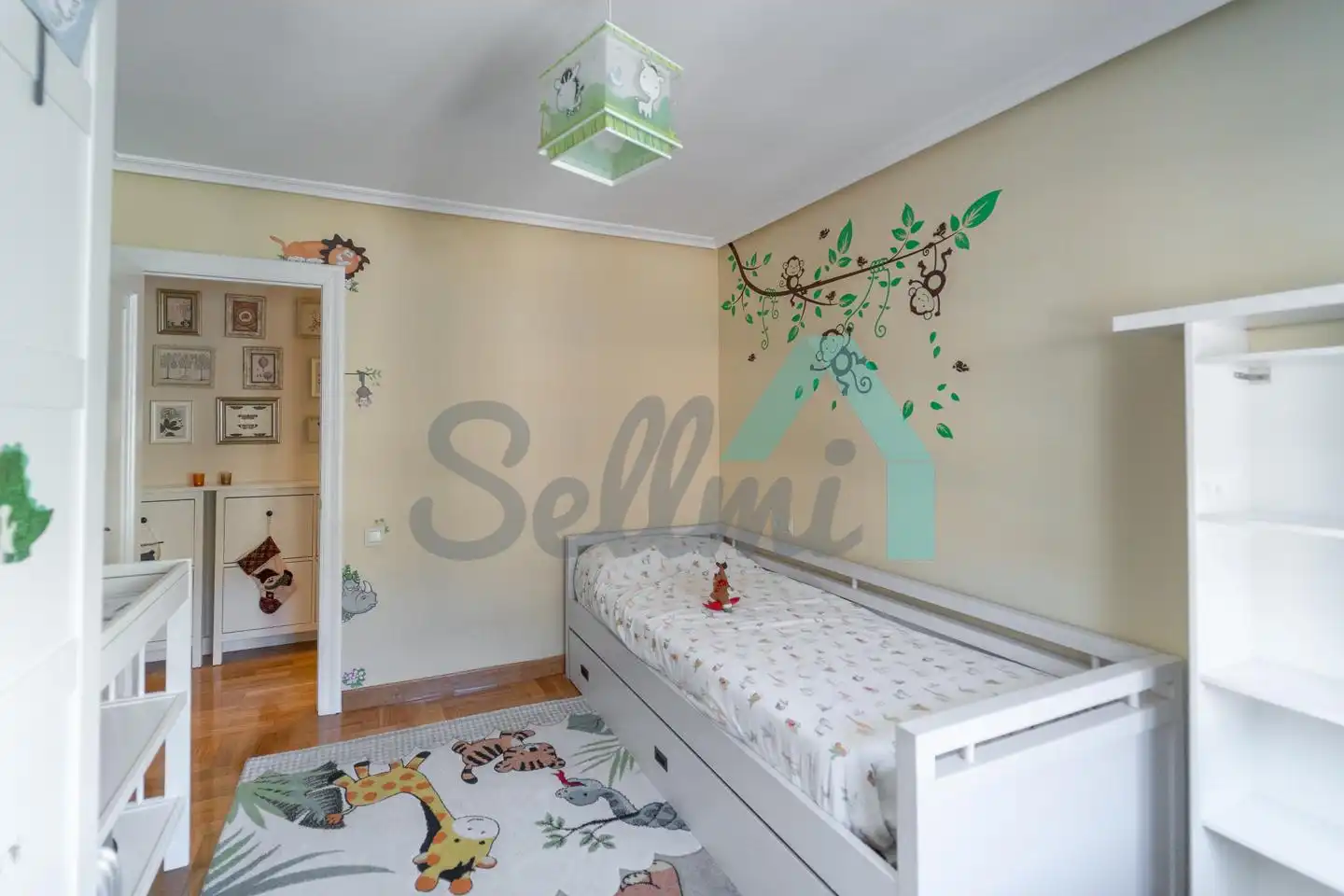 Bedroom of Flat for rent in Oviedo   with Heating, Parquet flooring and Furnished