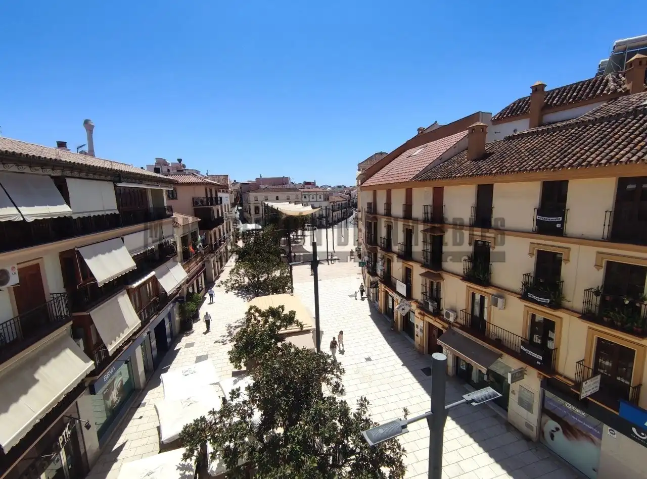 Vista exterior de Oficina de alquiler en Vélez-Málaga