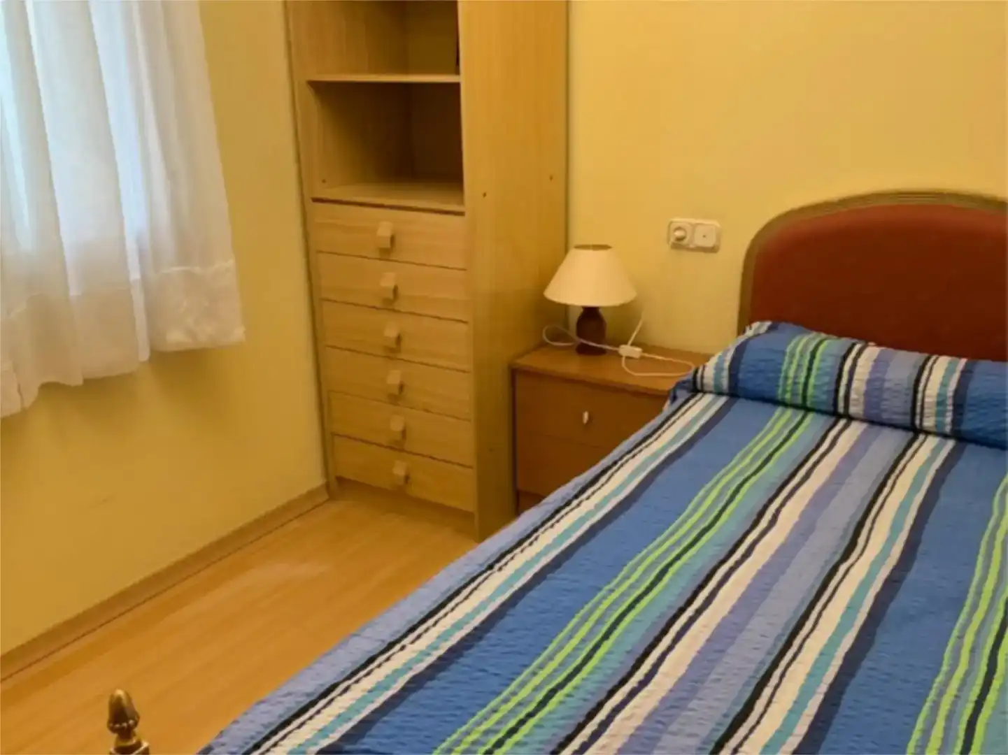 Dormitori de Apartament de lloguer en Ourense Capital 
