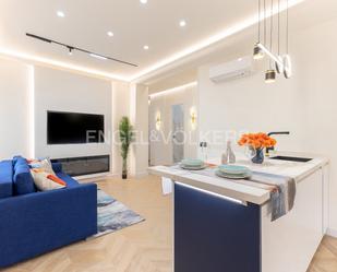 Sala d'estar de Apartament en venda en  Madrid Capital amb Aire condicionat, Calefacció i Parquet