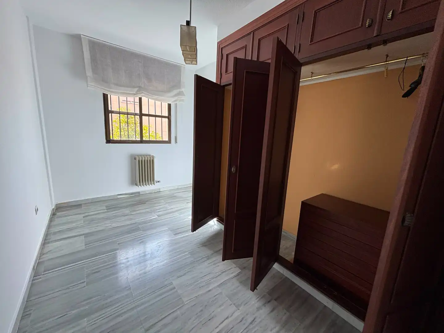 Bedroom of Flat for rent in Granada  with Air Conditioner, Heating and Washing machine