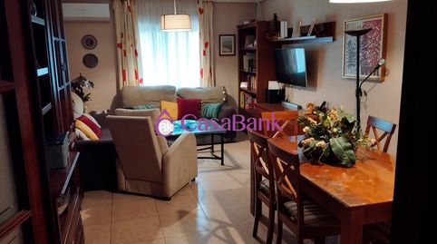 Ref. 28109 Zona Almogavares, en plena avenida. Piso exterior a zonas comunes con jardines y zona de paseo, CONSERVADO y con alguna, imatge 5
