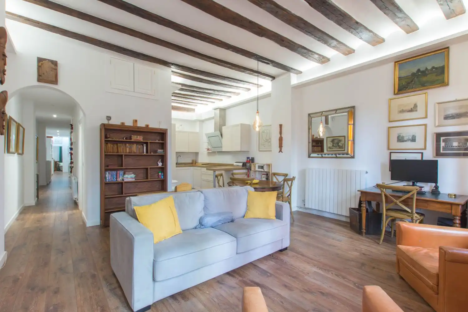 Sala d'estar de Pis en venda en  Pamplona / Iruña amb Calefacció, Moblat i Balcó