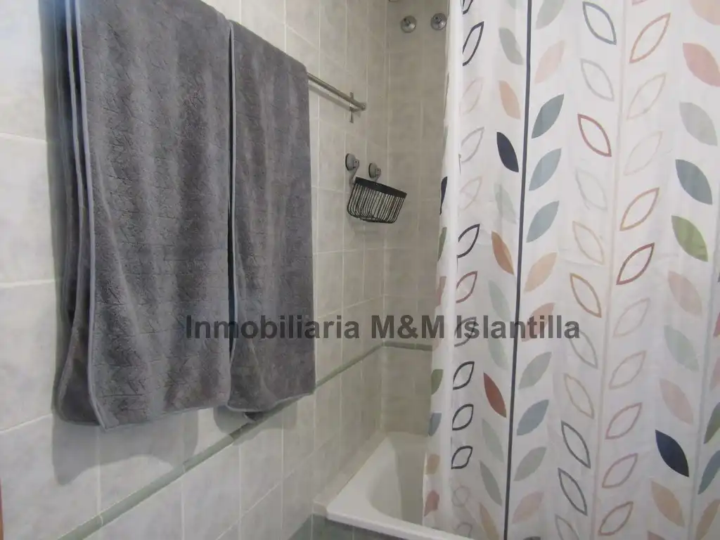Baño de Piso en venta en Isla Cristina con Terraza, Horno y Lavadora