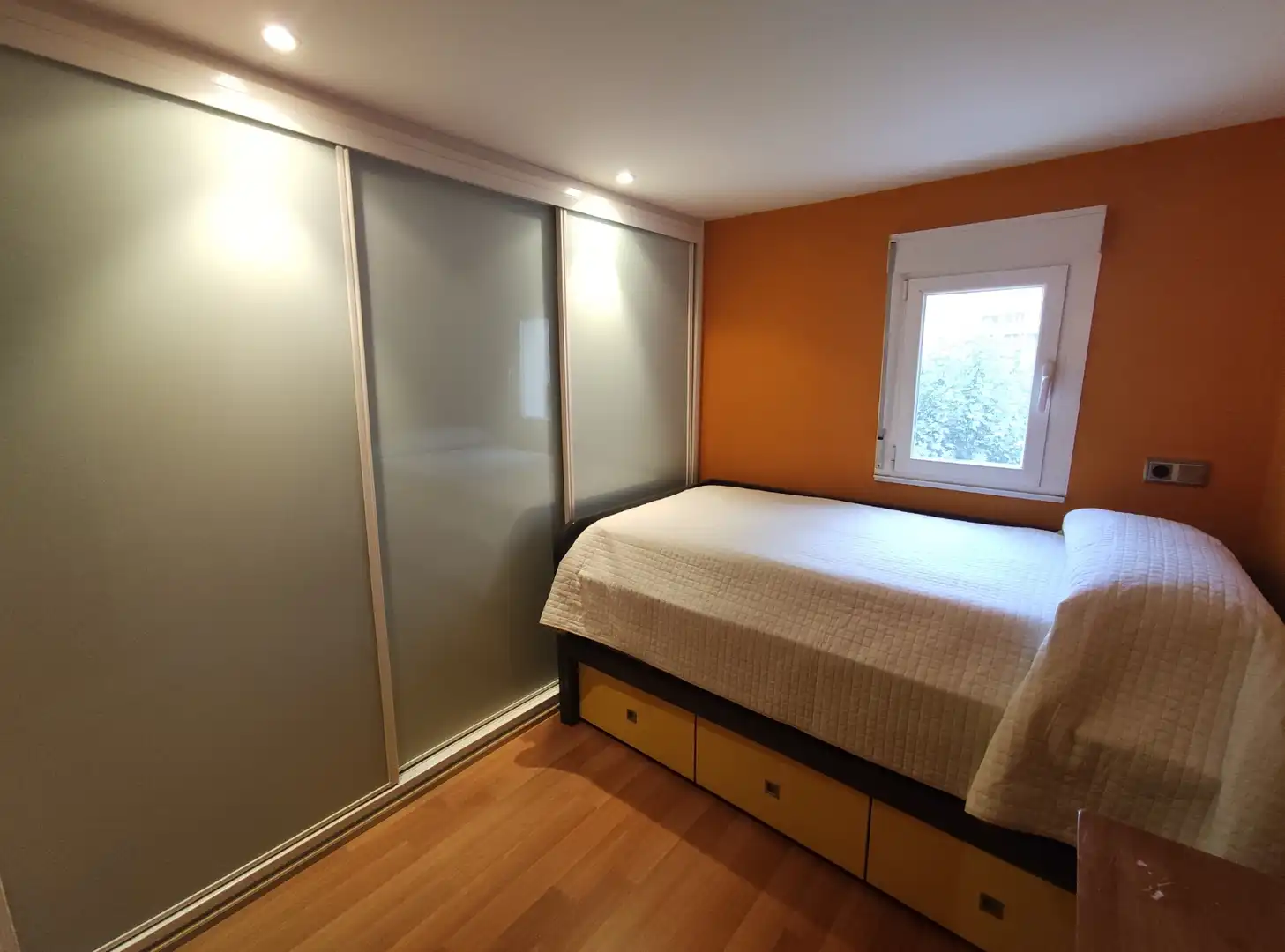 Habitación de Piso de alquiler en Ourense Capital  con Calefacción, Amueblado y Lavadora