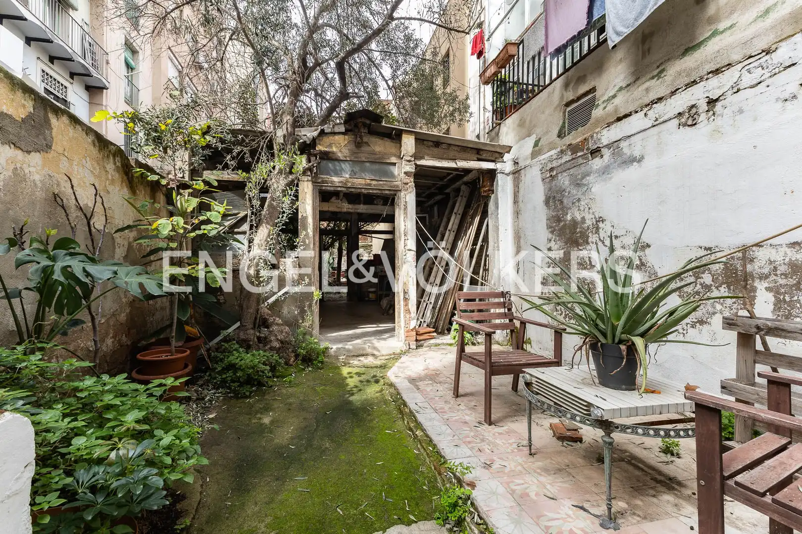 Außenansicht von Wohnung zum Verkauf in Barcelona mit Heizung und Privatgarten
