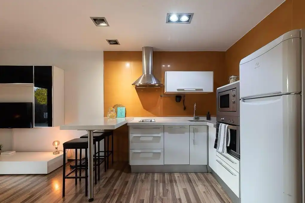 Cuina de Pis de lloguer en Valencia amb Aire condicionat, Parquet i Terrassa