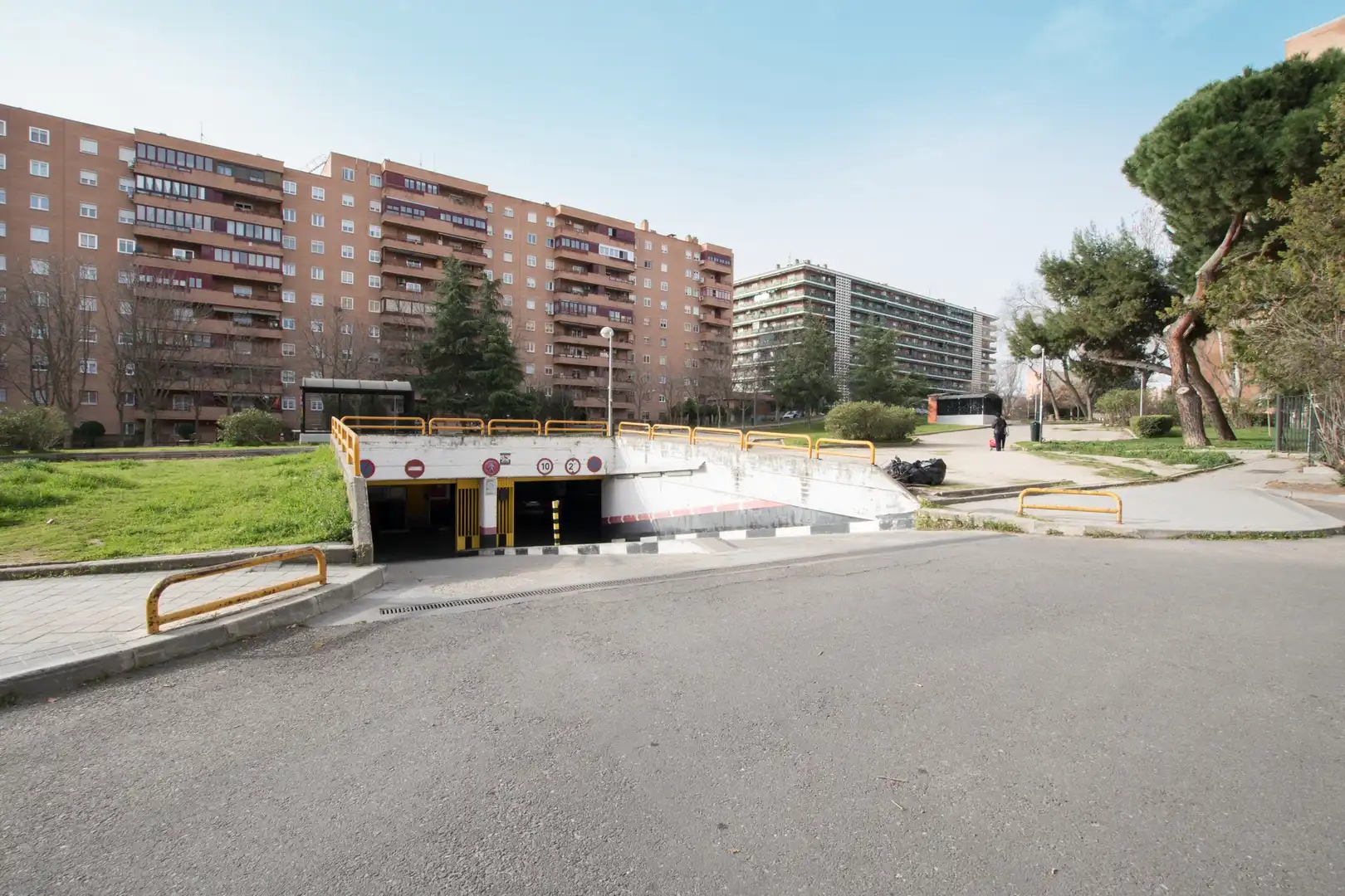 Vista exterior de Pis en venda en Madrid amb Calefacció, Traster i Forn