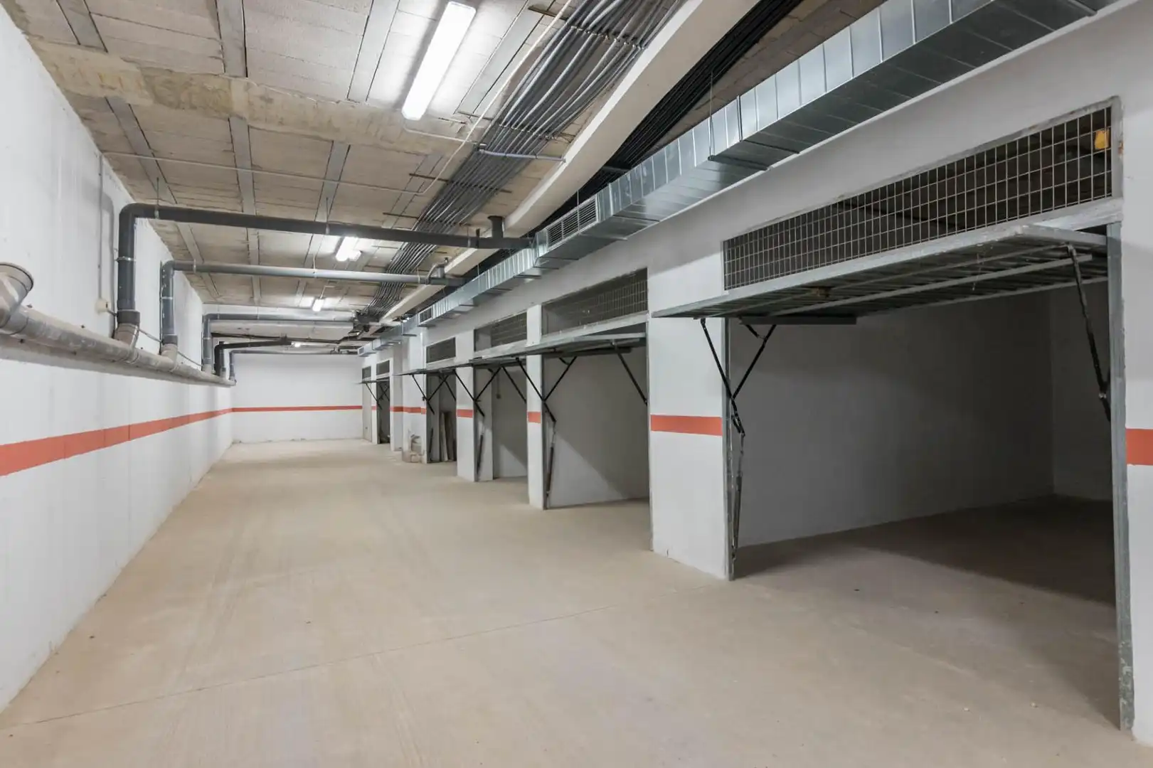 Parking of Ground floor for sale in Fortuna  with Air Conditioner, Heating and Terrace
