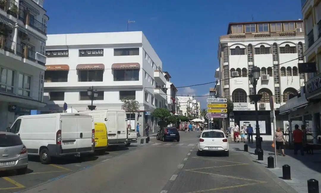 Vista exterior de Oficina en venda en Marbella