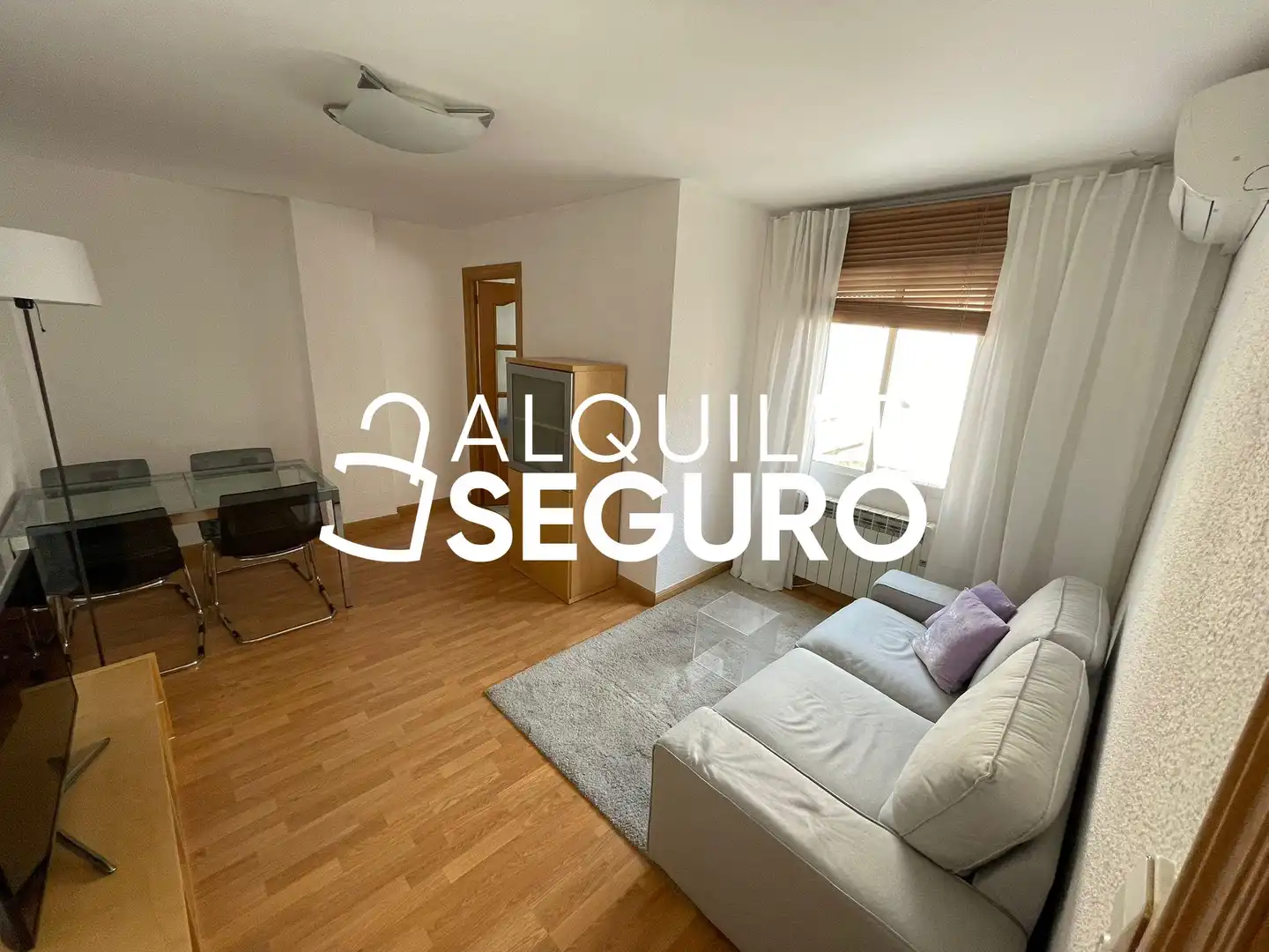 Habitación de Piso de alquiler en  Zaragoza Capital con Aire acondicionado, Calefacción y Amueblado