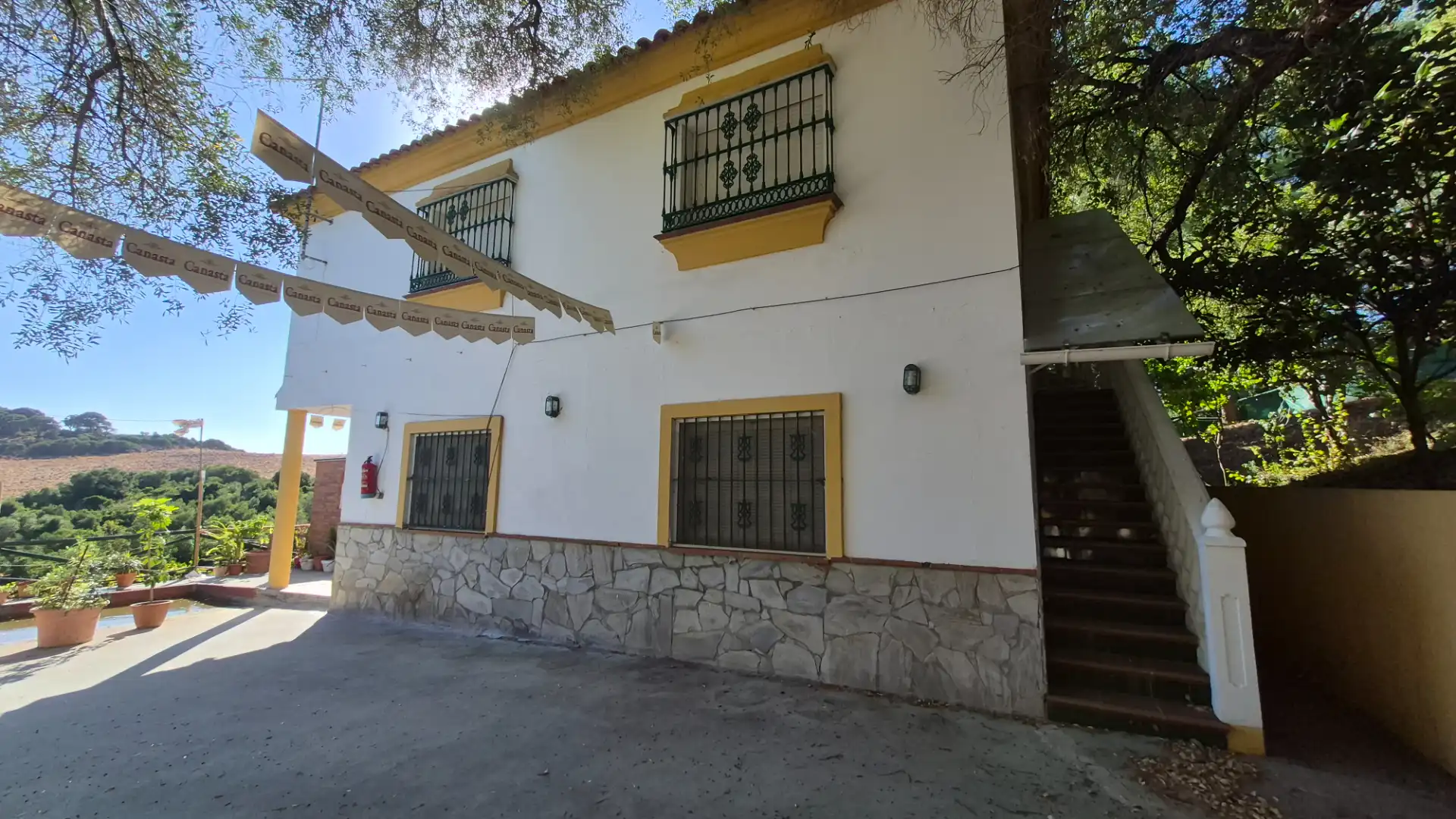 Vista exterior de Finca rústica en venda en Los Barrios amb Jardí privat, Terrassa i Piscina