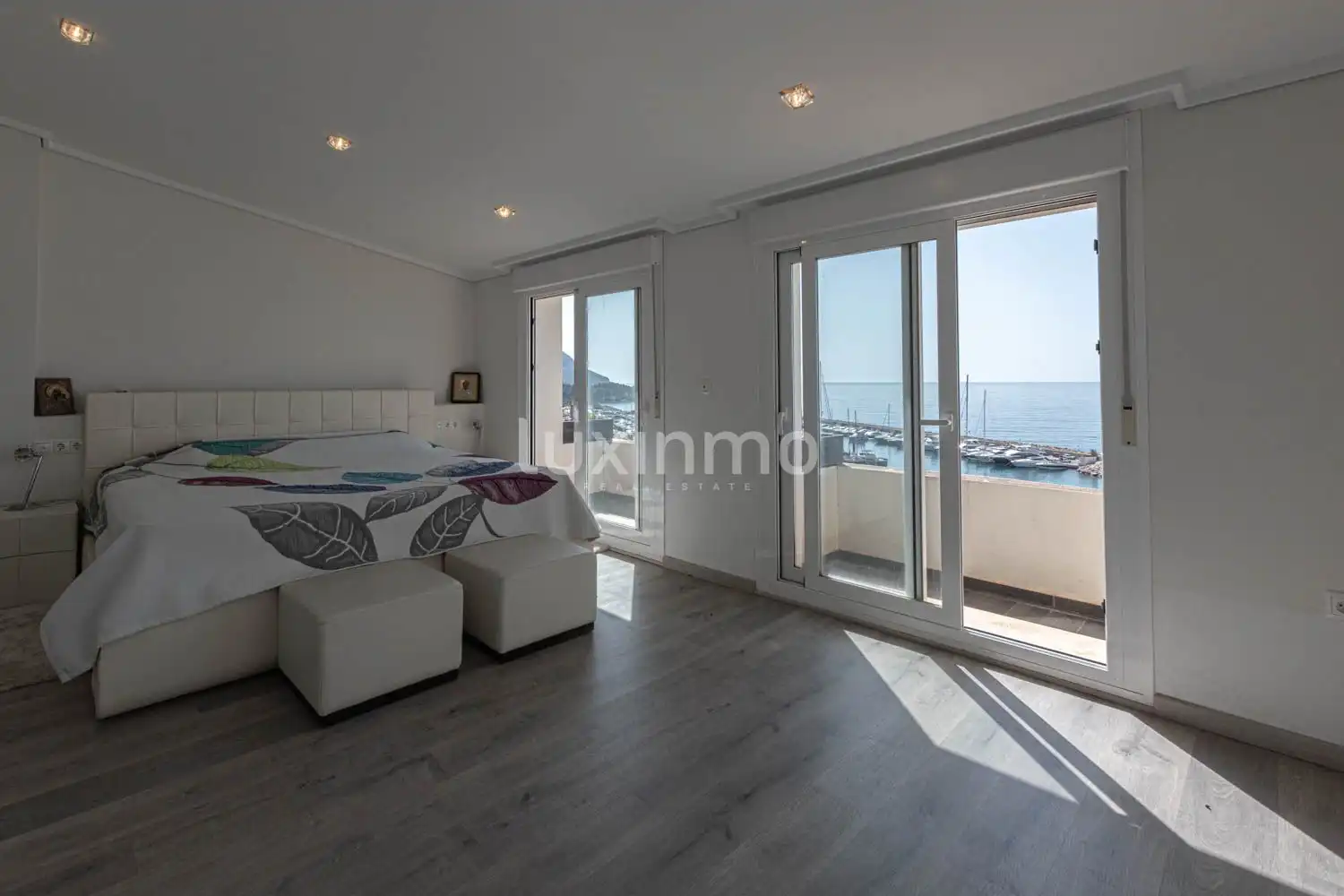 Schlafzimmer von Dachboden zum Verkauf in Altea mit Klimaanlage, Heizung und Privatgarten