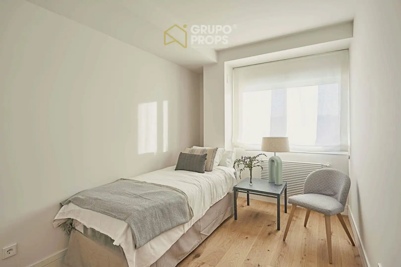 Dormitori de Apartament en venda en Madrid amb Aire condicionat, Calefacció i Moblat