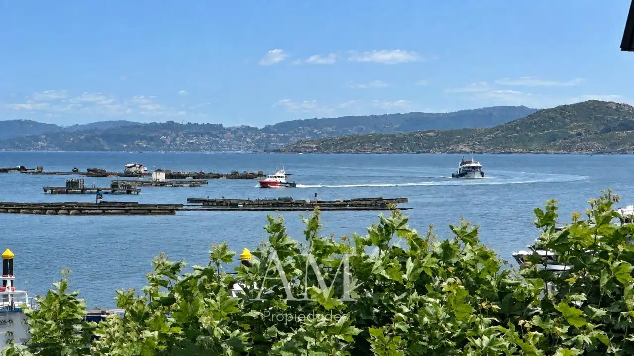 Casa adosada en venda en Cangas  amb Calefacció, Jardí privat i Terrassa