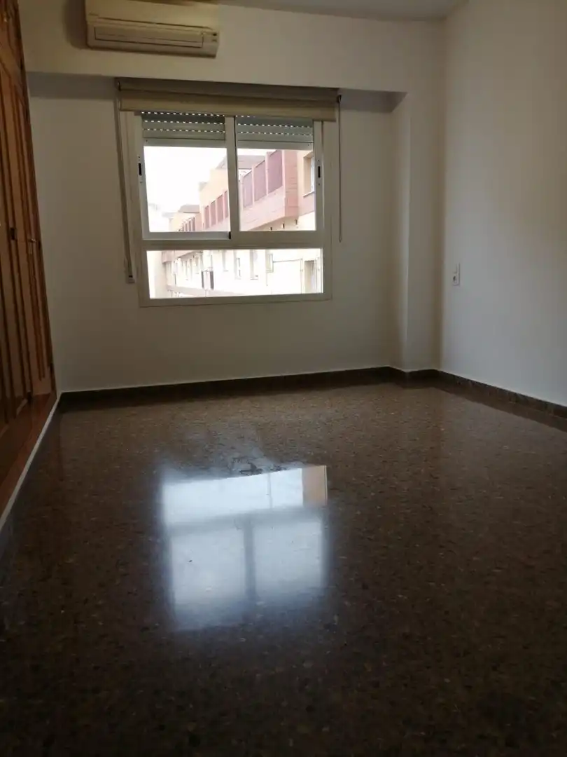 Bedroom of Flat for rent in Valencia  with Air Conditioner, Heating and Terrace
