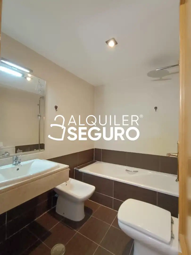 Bathroom of Flat for rent in Parla  with Air Conditioner, Heating and Terrace