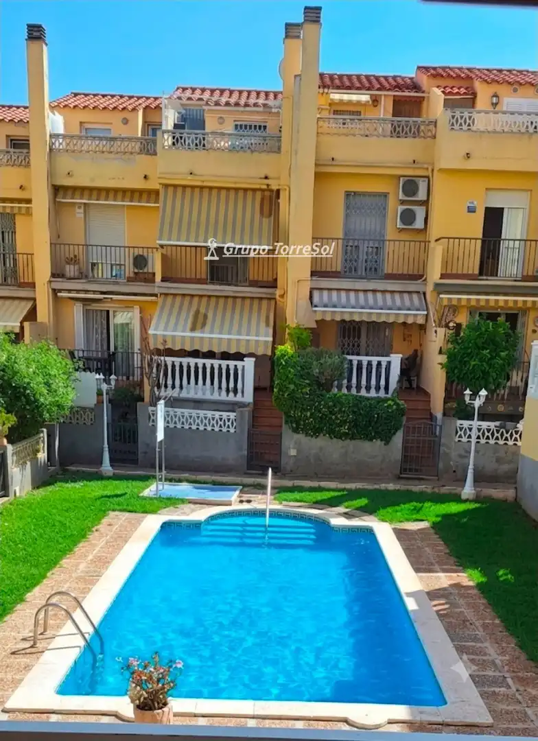 Adossat amb piscina en venda a Serra de Llaberia