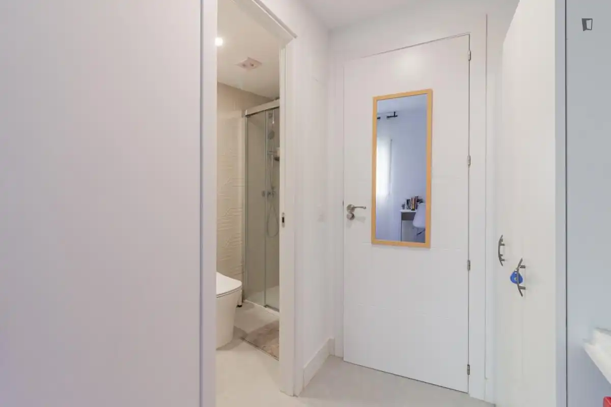 Bany de Apartament per a compartir en Villanueva de la Cañada amb Aire condicionat, Calefacció i Moblat