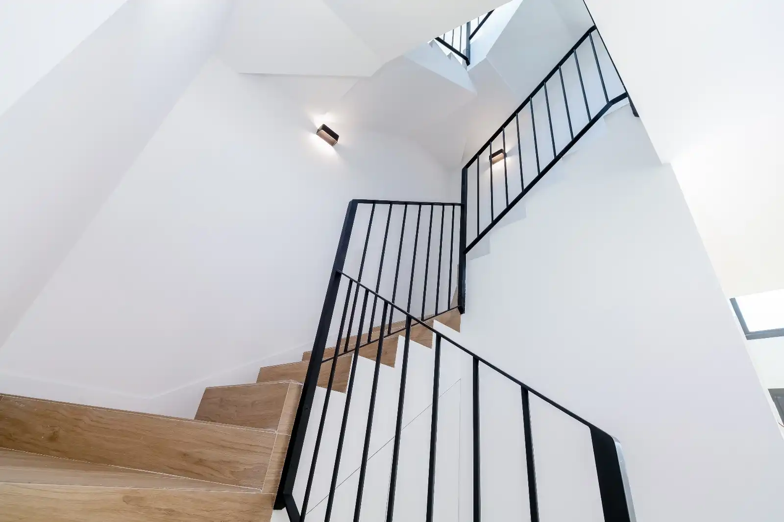 Casa adosada en venta en Vigo  con Calefacción, Jardín privado y Terraza