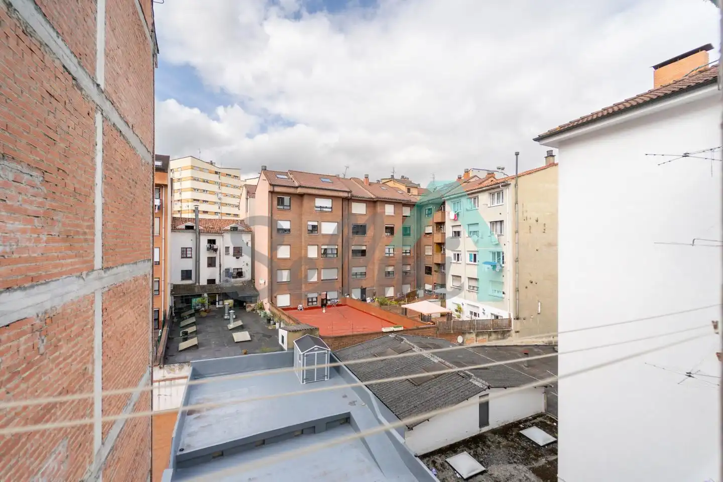 Vista exterior de Piso para compartir en Oviedo  con Calefacción y Amueblado
