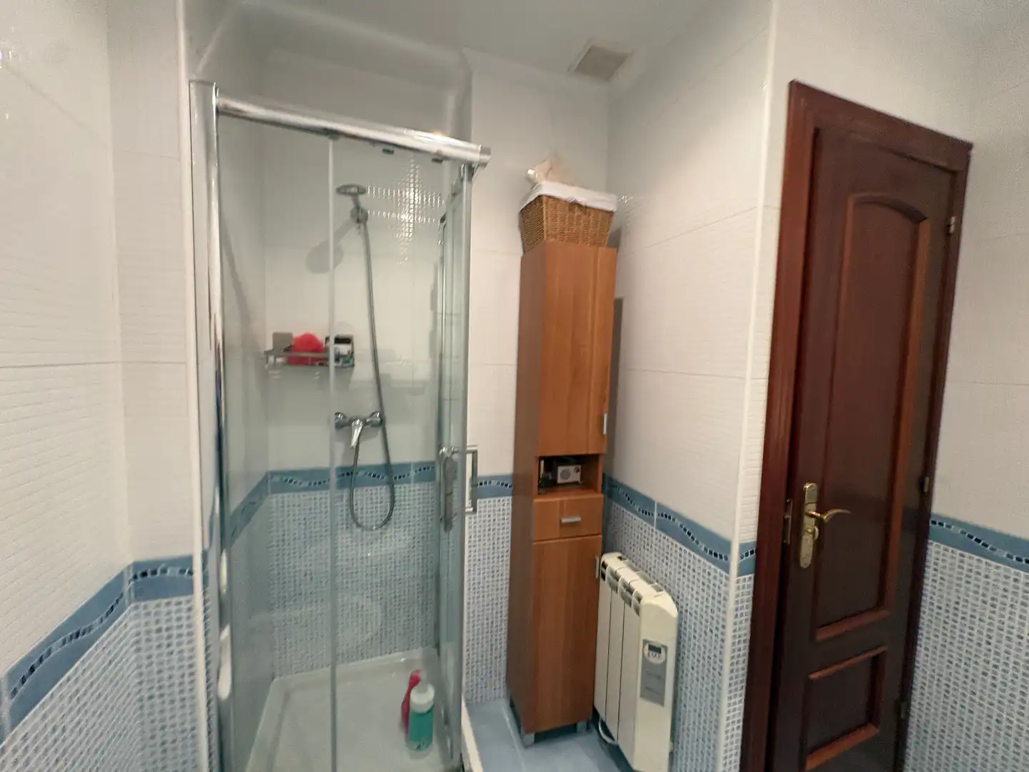Badezimmer von Einfamilien-Reihenhaus zum Verkauf in Carreño mit Heizung, Parkett und Terrasse