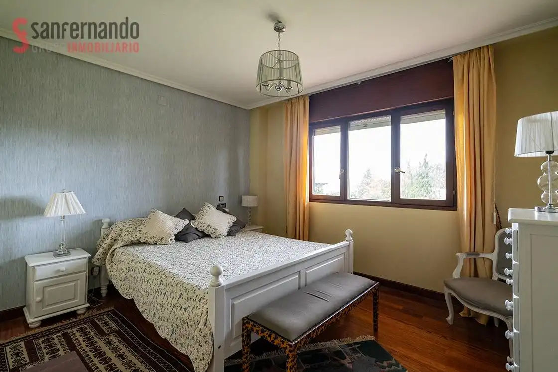 Habitación de Casa o chalet en venta en Torrelavega  con Calefacción, Jardín privado y Terraza