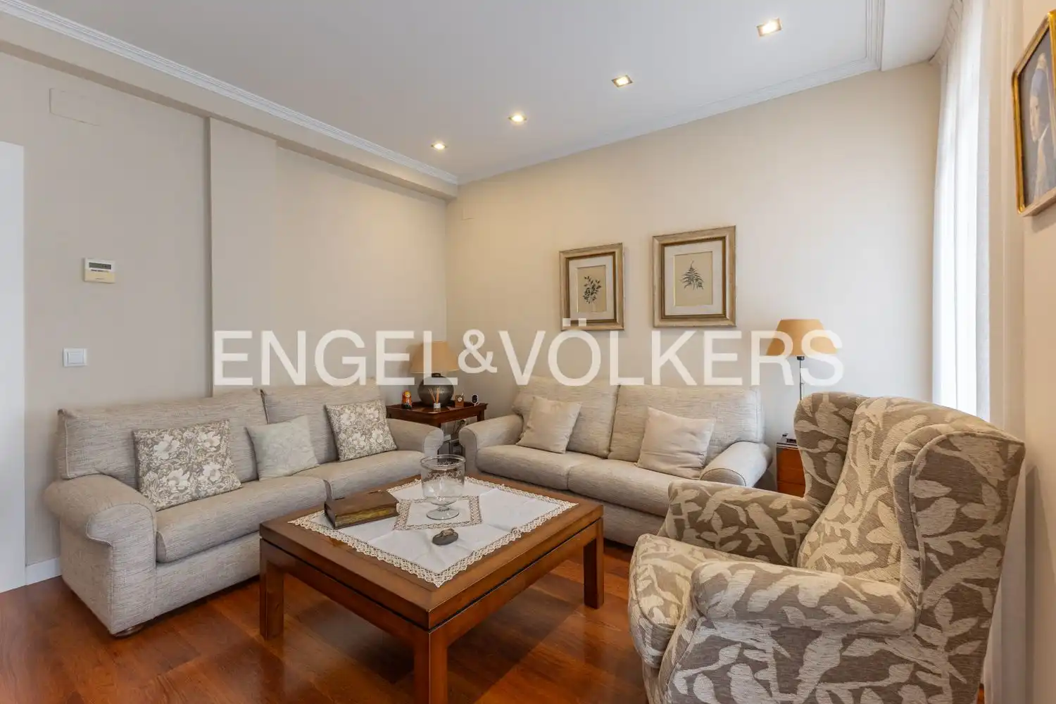 Sala d'estar de Pis en venda en Valencia amb Aire condicionat, Calefacció i Parquet
