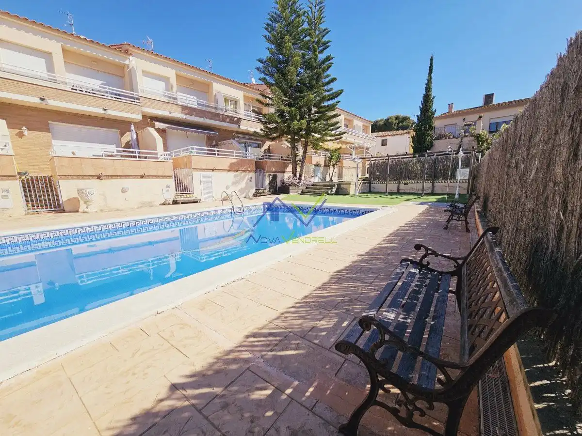 Piscina de Casa adosada en venta en Sant Jaume dels Domenys con Terraza, Trastero y Balcón