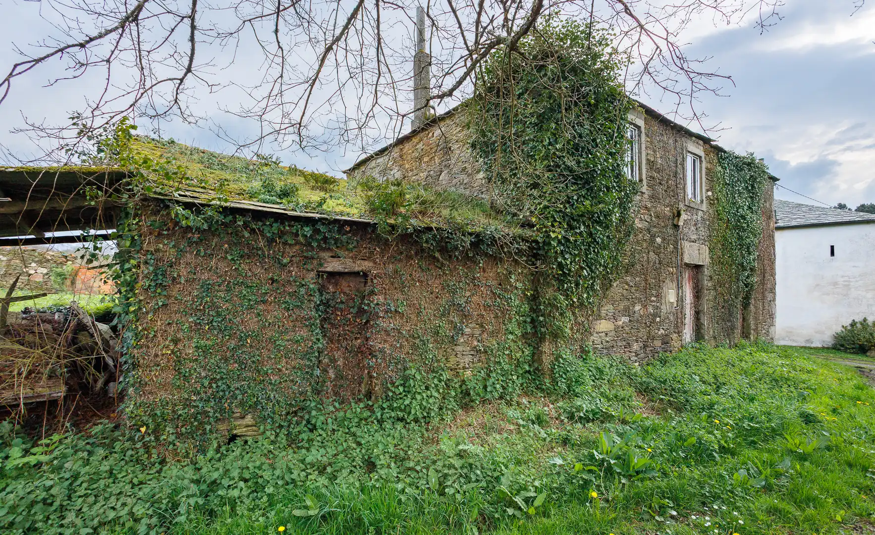 Außenansicht von Country house zum Verkauf in Begonte