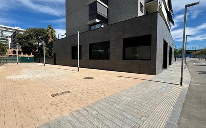 Vista exterior de Local de lloguer en Sant Joan Despí amb Aire condicionat i Terrassa