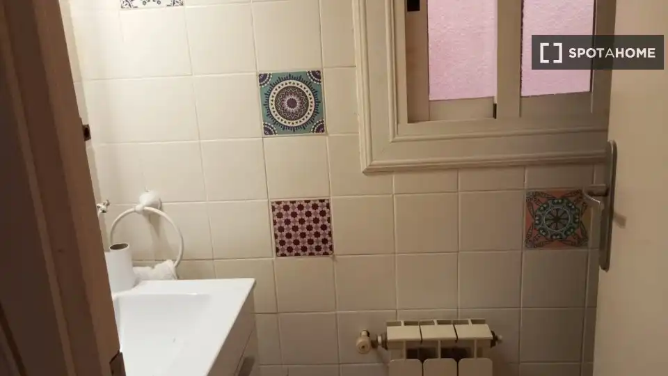 Baño de Piso para compartir en Sabadell con Aire acondicionado, Calefacción y Amueblado