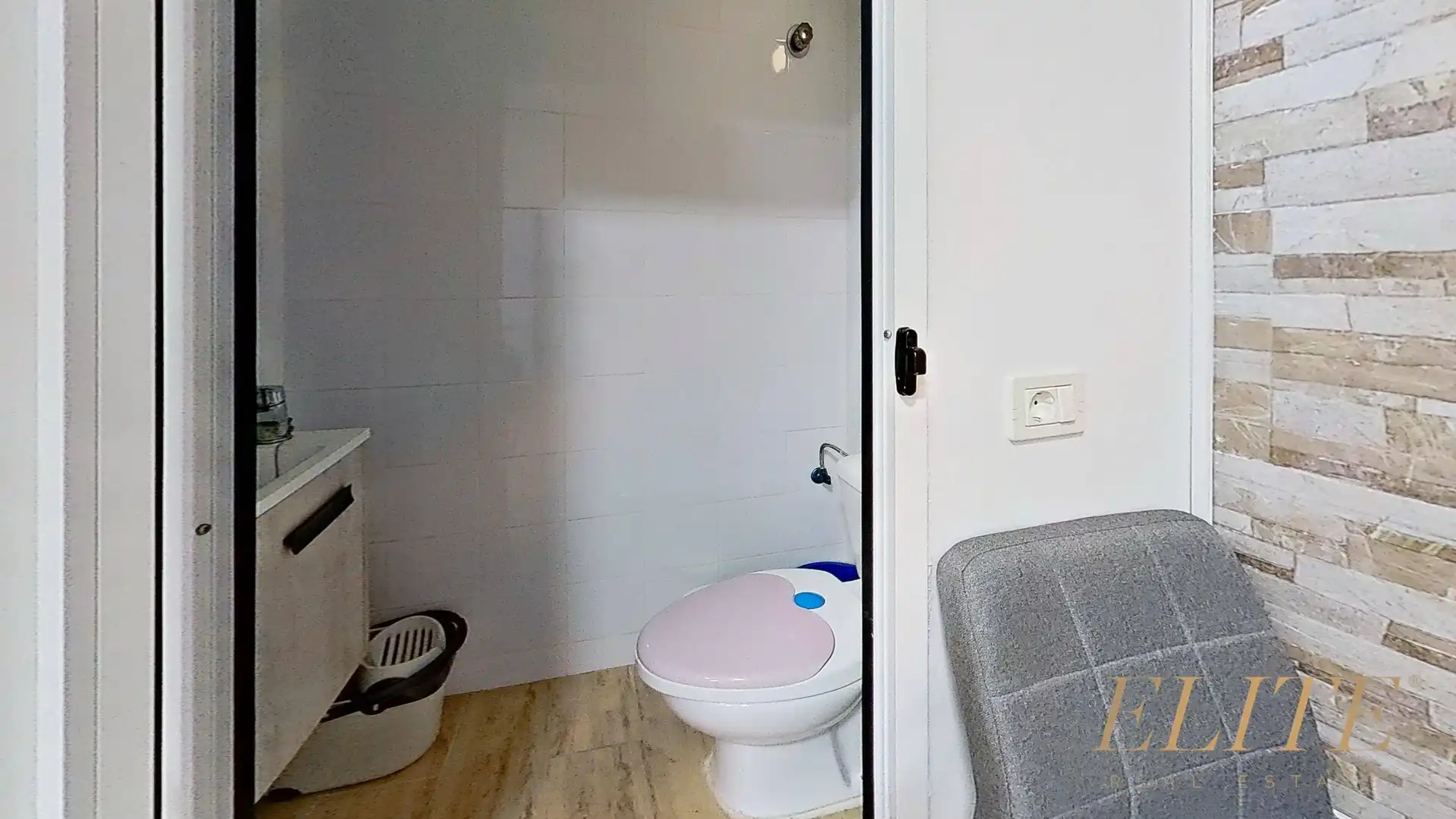 Baño de Oficina en venta en San Bartolomé de Tirajana con Aire acondicionado y Amueblado