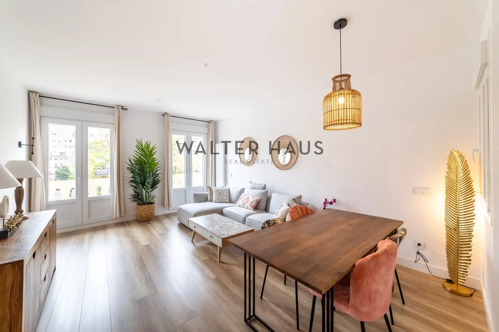 Living room of Flat for sale in Madrid  with Air Conditioner, Heating and Furnished