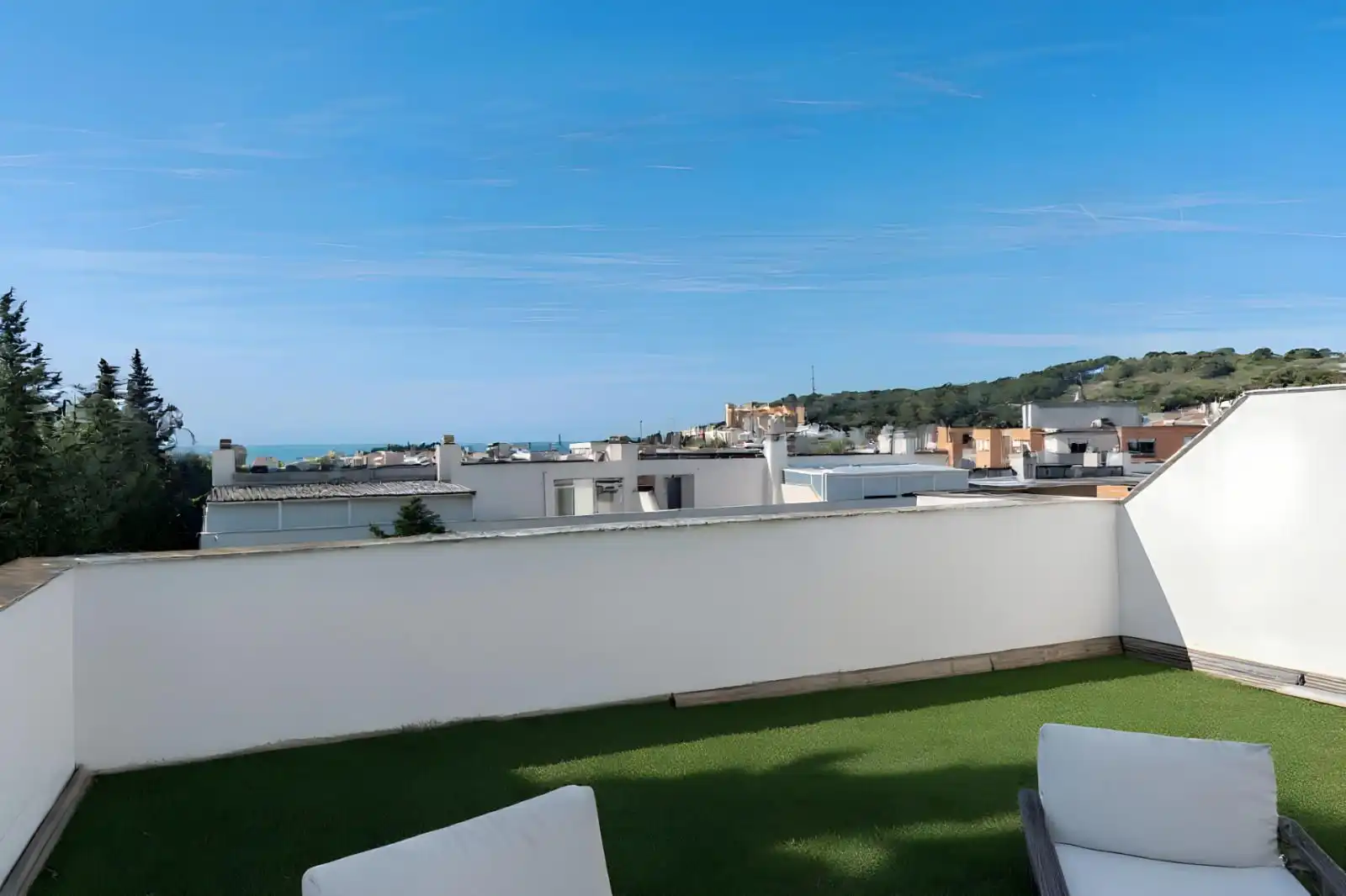 Terrasse von Einfamilien-Reihenhaus zum Verkauf in Canet de Mar mit Klimaanlage, Heizung und Privatgarten