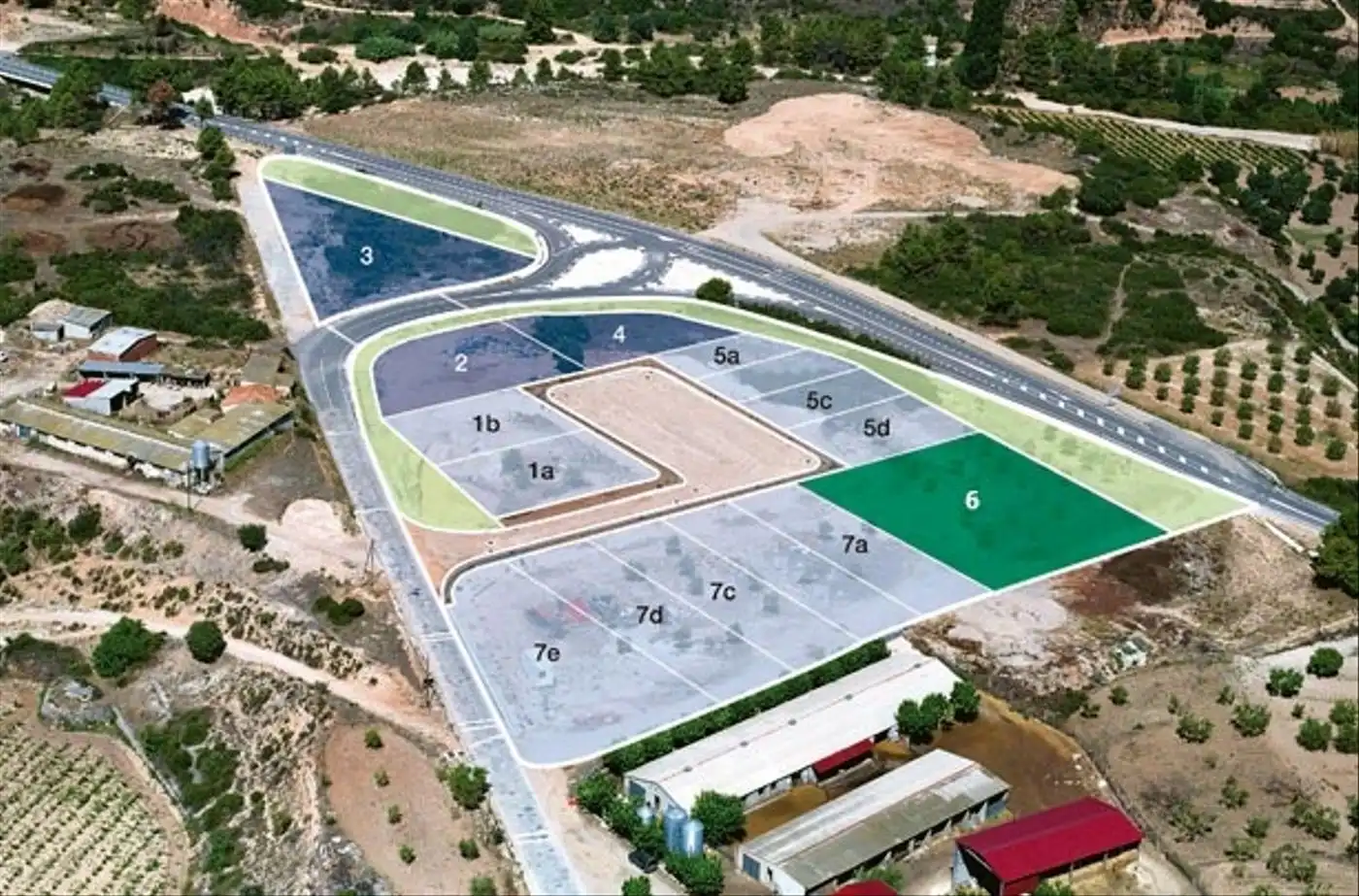Terreny industrial en venda a Carrer Tres Creus