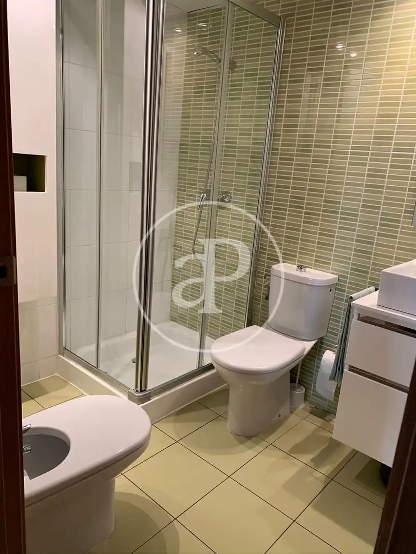 Badezimmer von Wohnung zur Miete in Valencia mit Klimaanlage, Heizung und Abstellraum