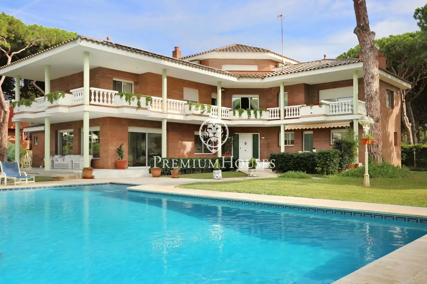 House with pool for sale in La Pineda, imagen 3