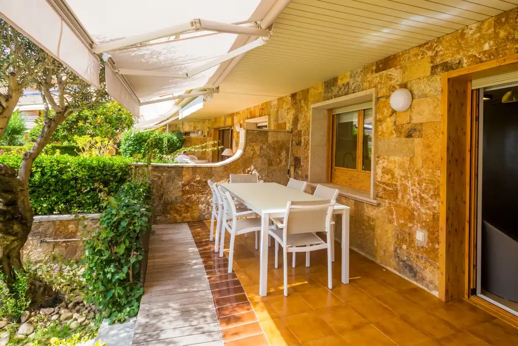 Terrasse von Maisonette zum Verkauf in Calonge i Sant Antoni mit Klimaanlage, Heizung und Privatgarten
