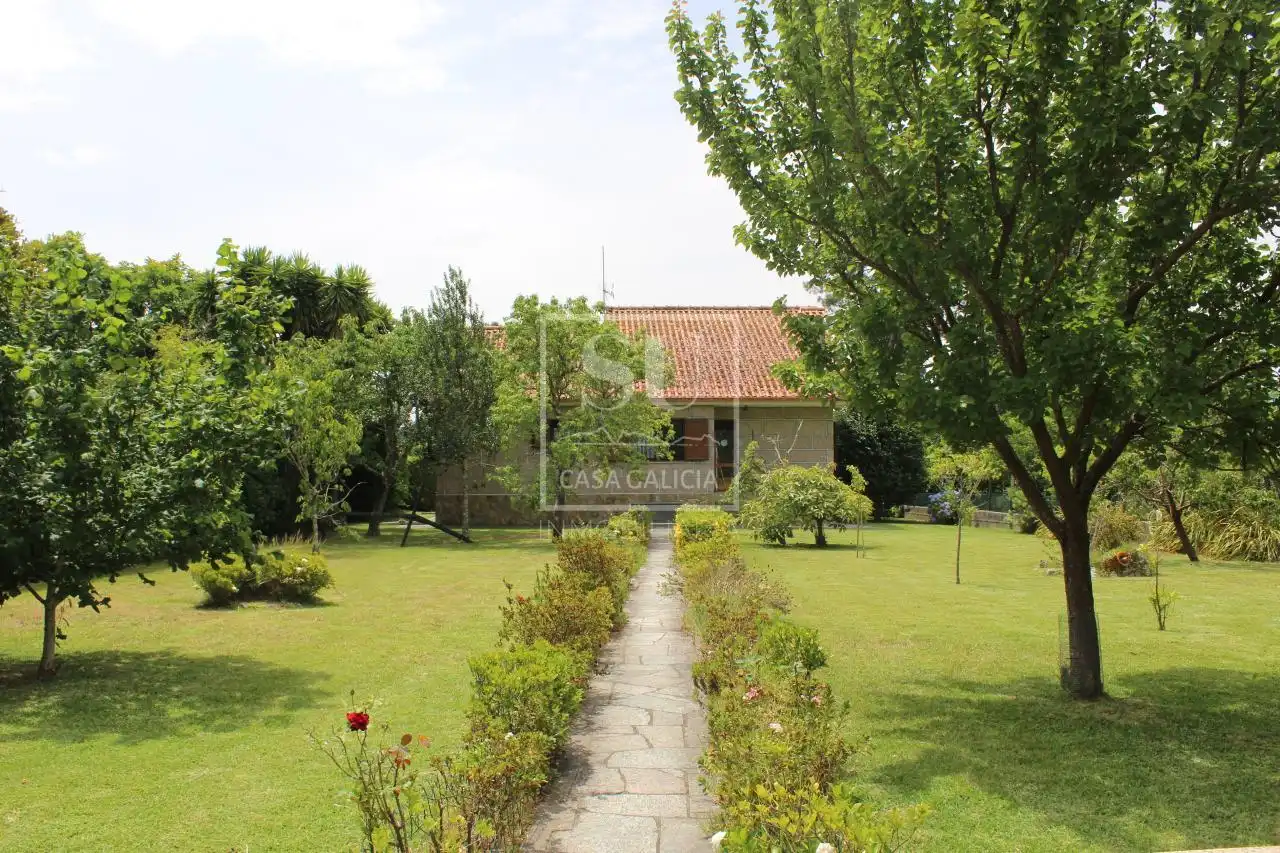 Jardí de Casa o xalet en venda en Nigrán amb Calefacció, Jardí privat i Terrassa