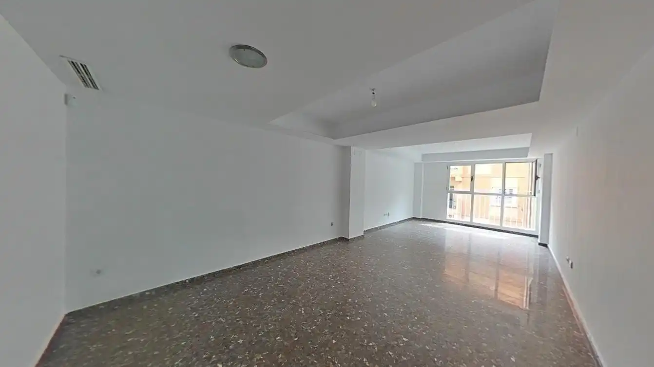 Piso con ascensor en venta en C/ Plátanos