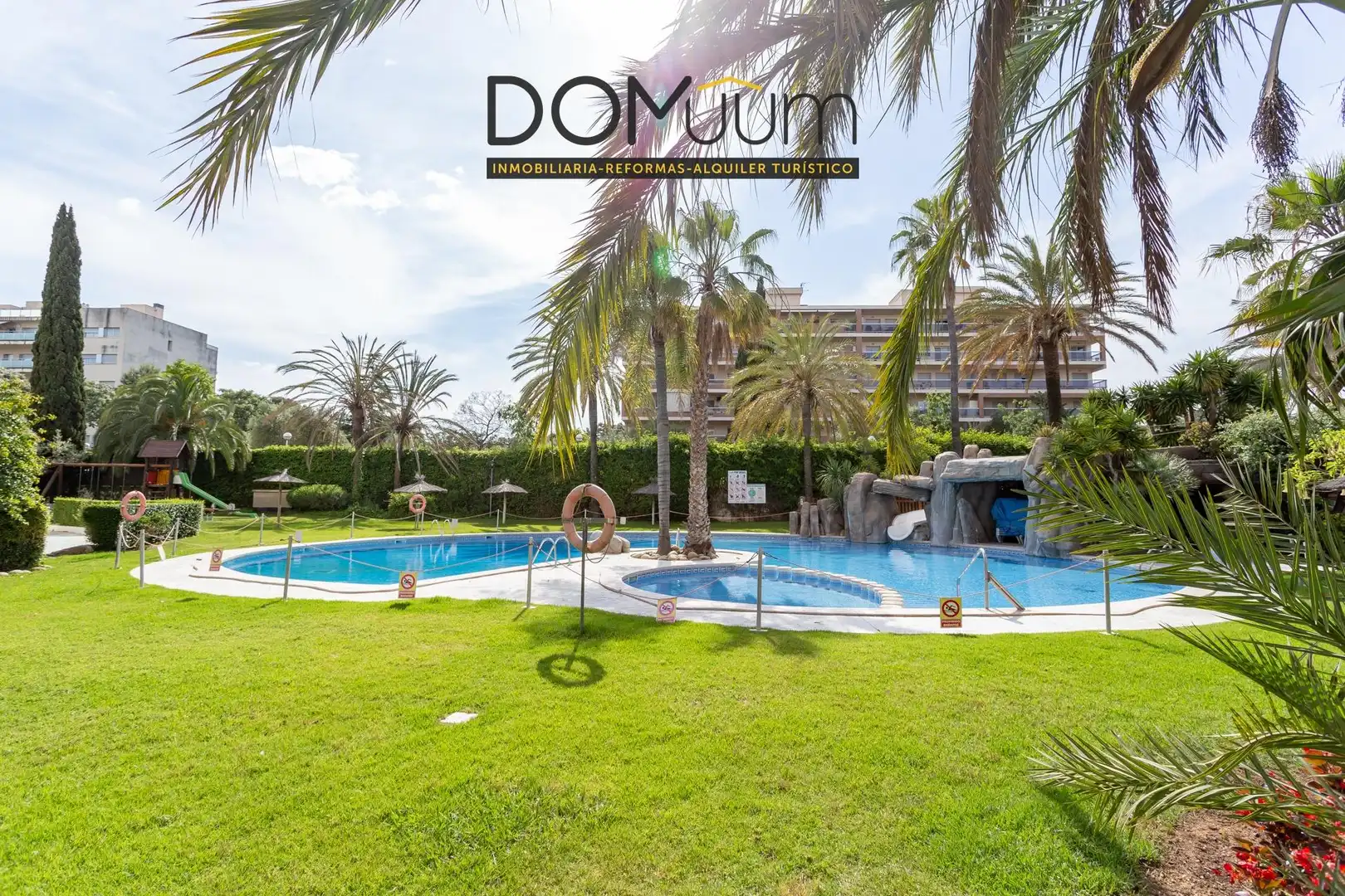 Swimming pool of Flat for sale in Salou  with Air Conditioner, Heating and Furnished