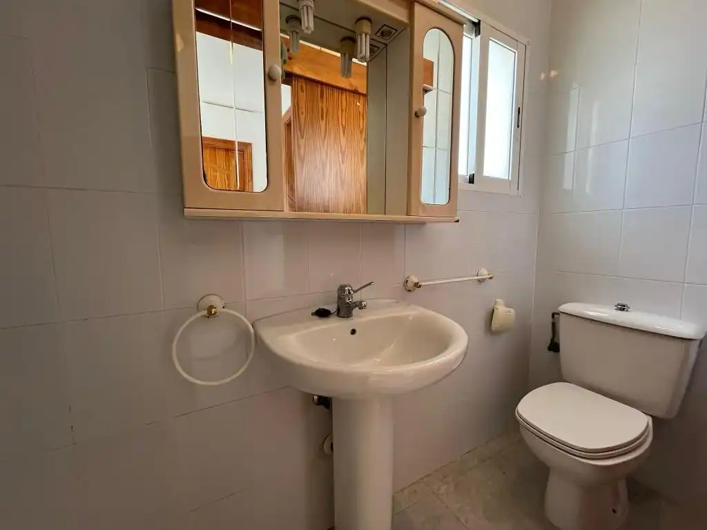 Bany de Casa o xalet en venda en Los Alcázares amb Aire condicionat, Jardí privat i Terrassa