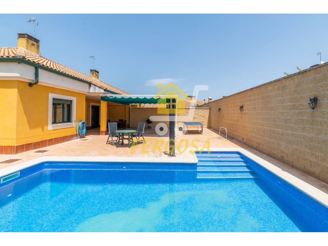 Casa adosada en venda a Escalona