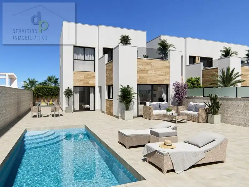 Casa con piscina en venta en C. Antonio Buero Vallejo 7