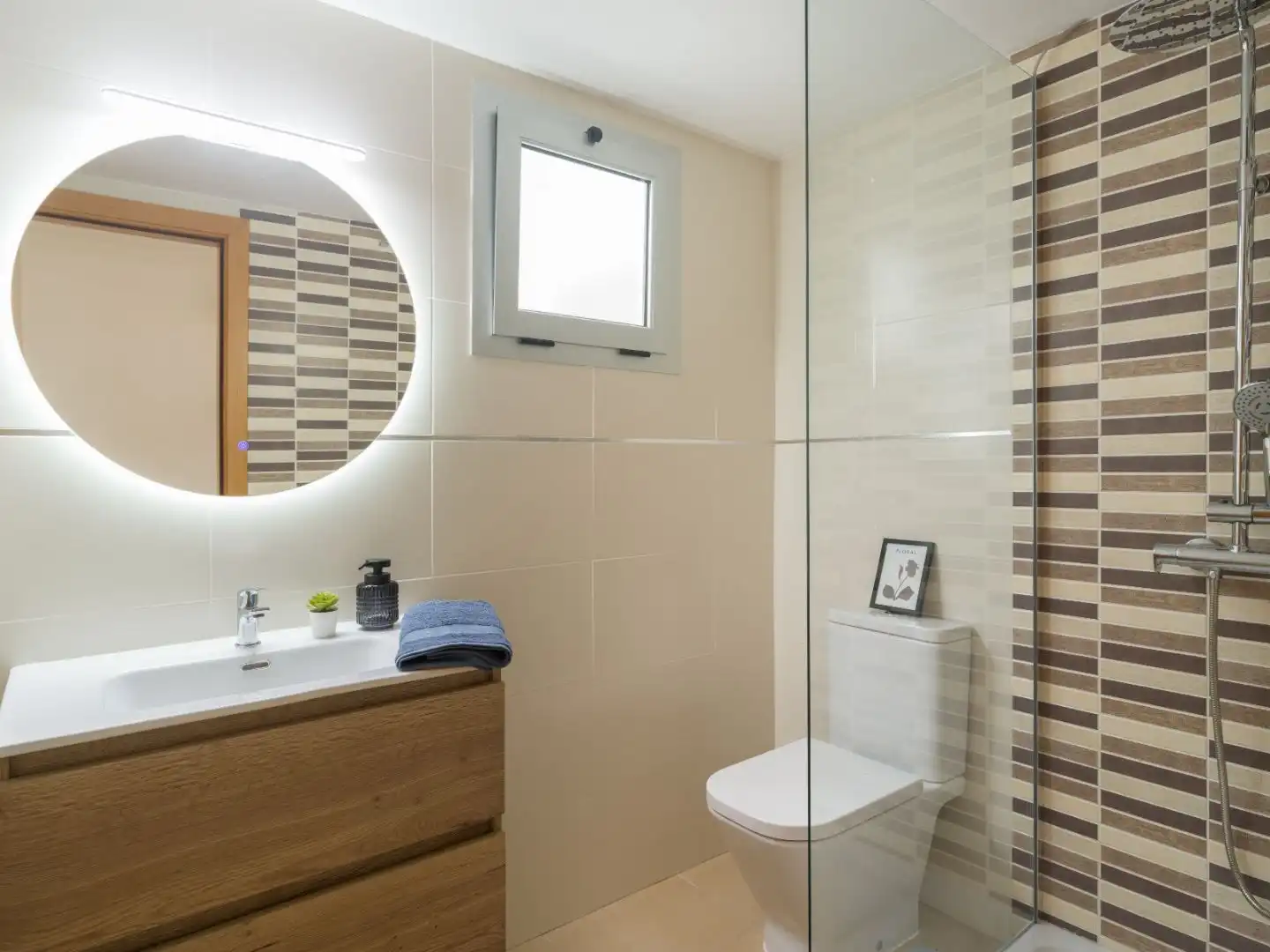 Bathroom of Attic for rent in Telde