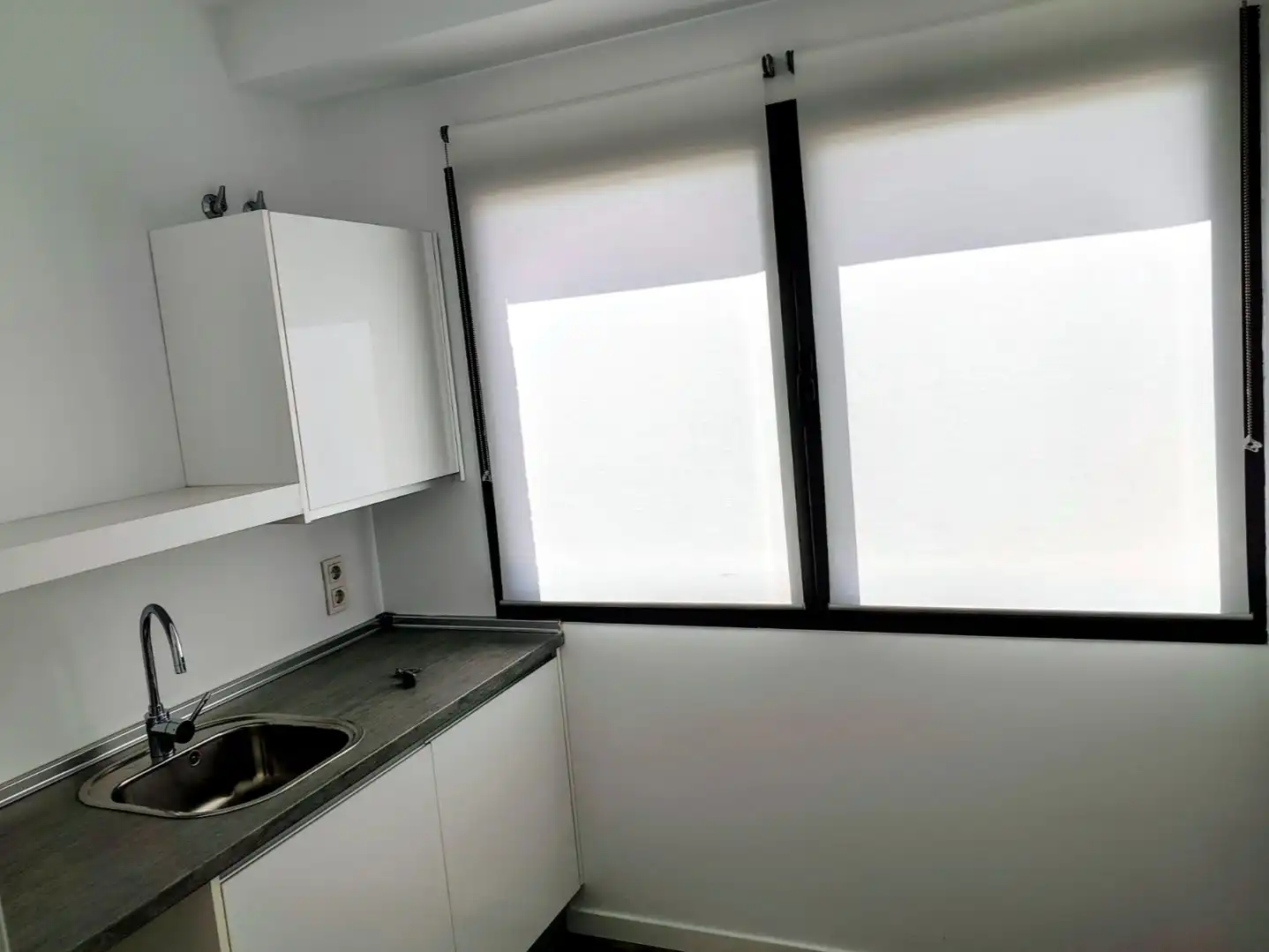 Küche von Büro zur Miete in Madrid mit Klimaanlage und Internet