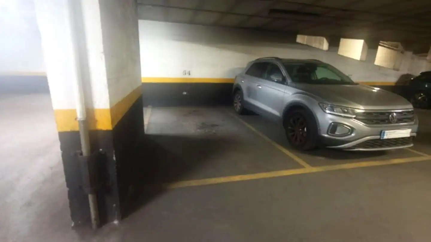 Parking of Flat for sale in Madrid  with Heating, Internet and Community pool