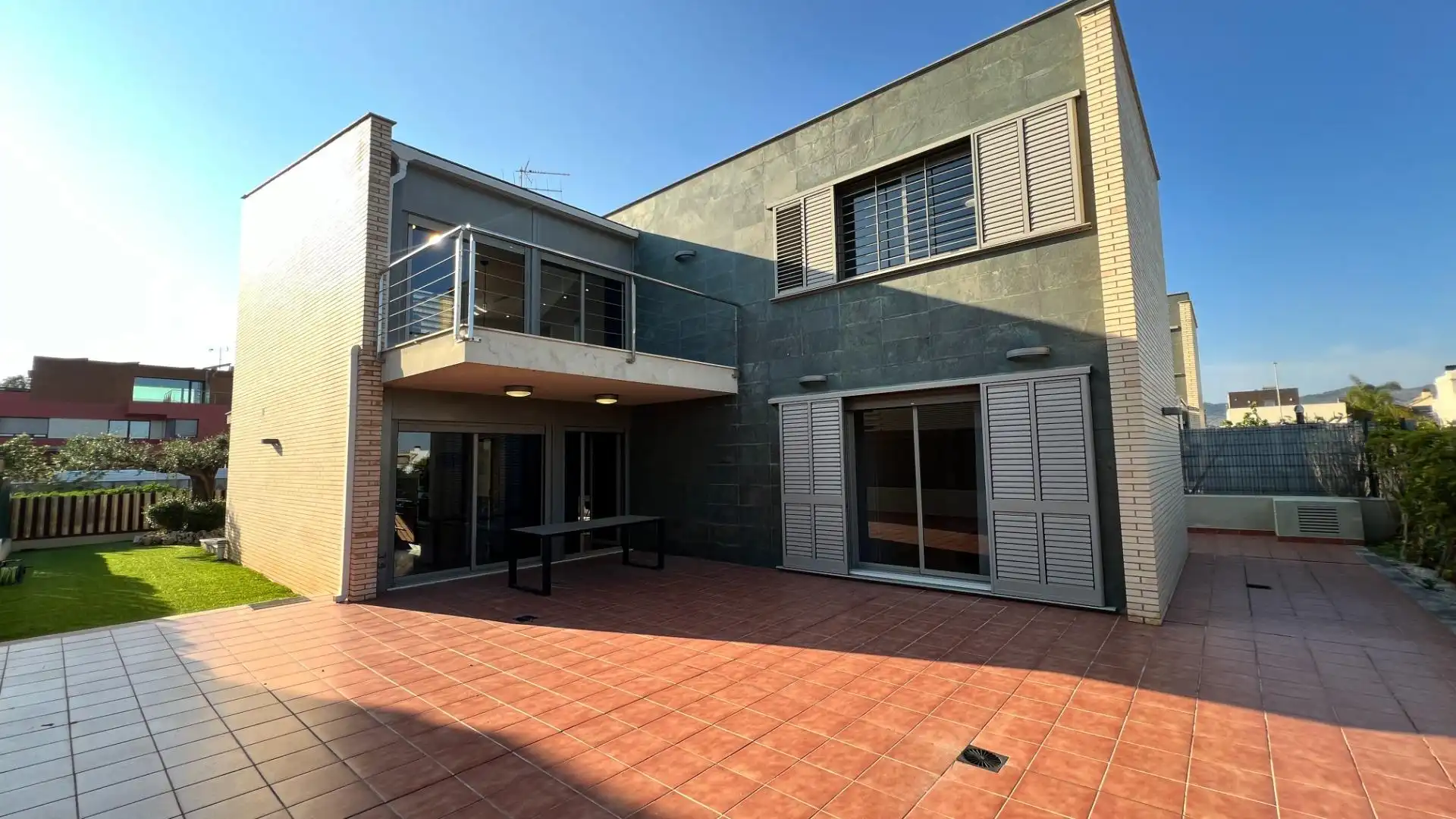 Vista exterior de Casa o xalet en venda en Castellón de la Plana / Castelló de la Plana amb Aire condicionat, Calefacció i Jardí privat